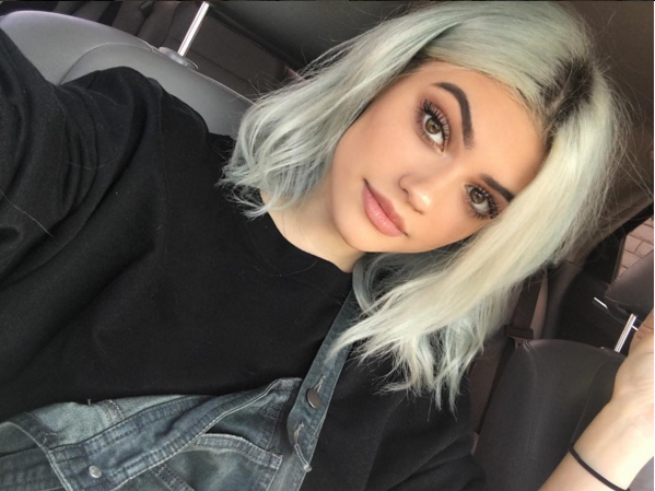 Je li ovo dvojnica Kylie Jenner i Lucy Hale? 