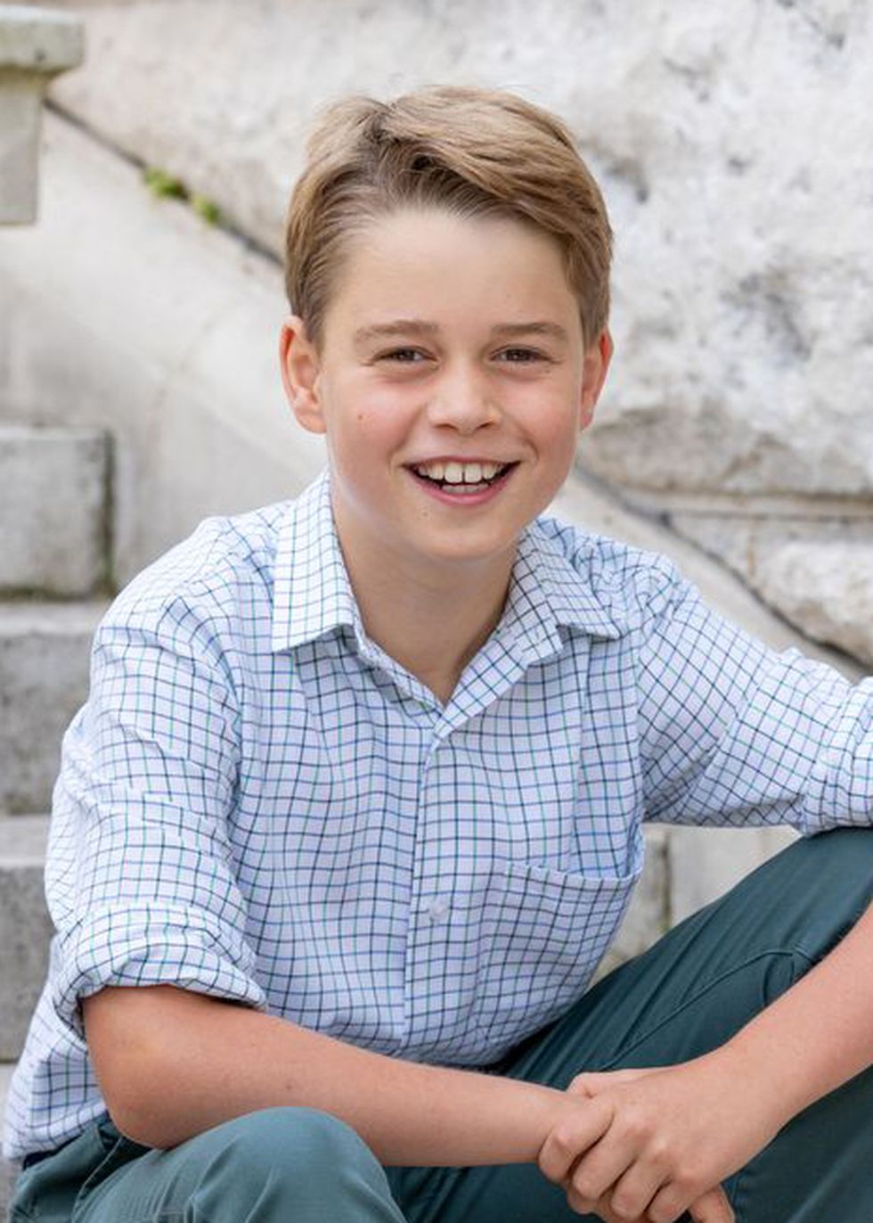 Princ George proslavio je 10. rođendan, a palača je podijelila presladak novi portret najstarijeg sina Kate i Williama
