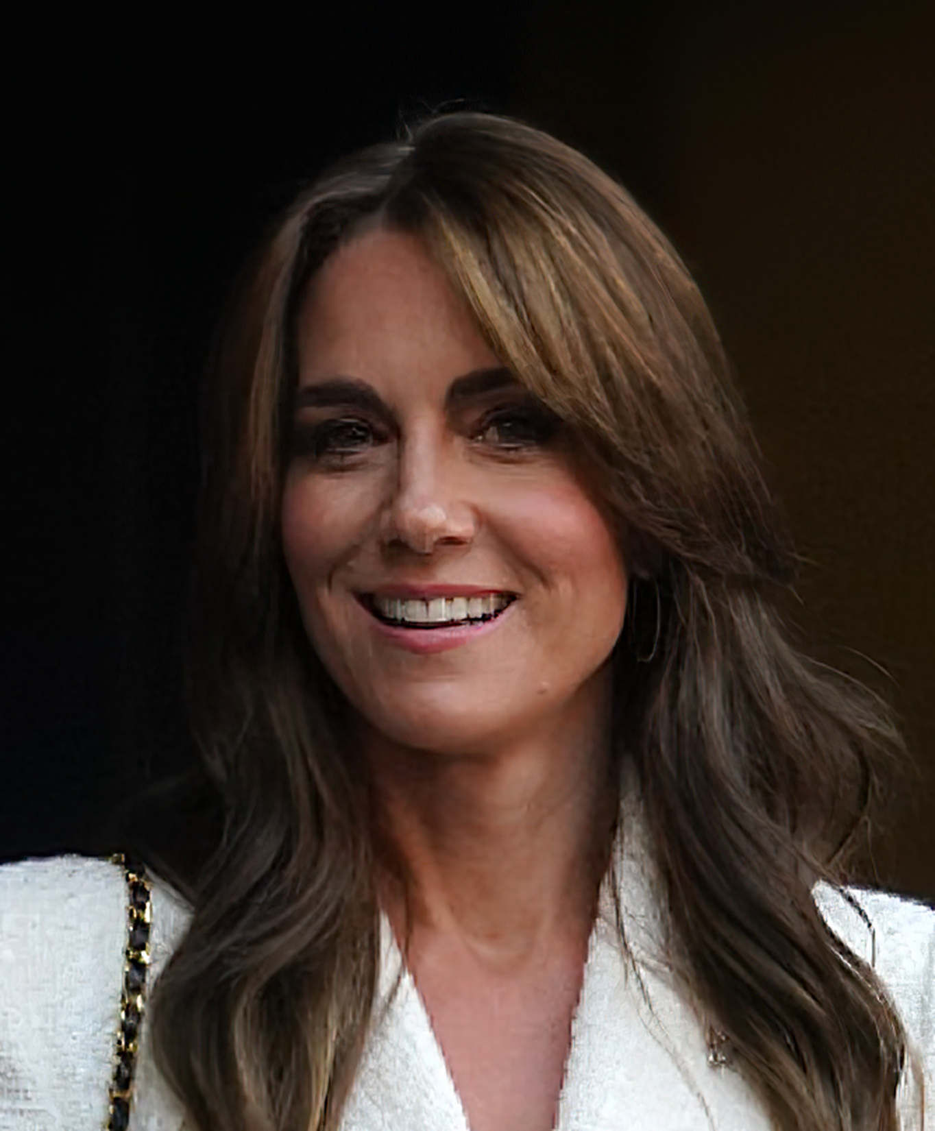 Kate Middleton ponovno se vratila odijelima: Kombinira chic blejzer iz Zare i hlače koje su veliki hit!