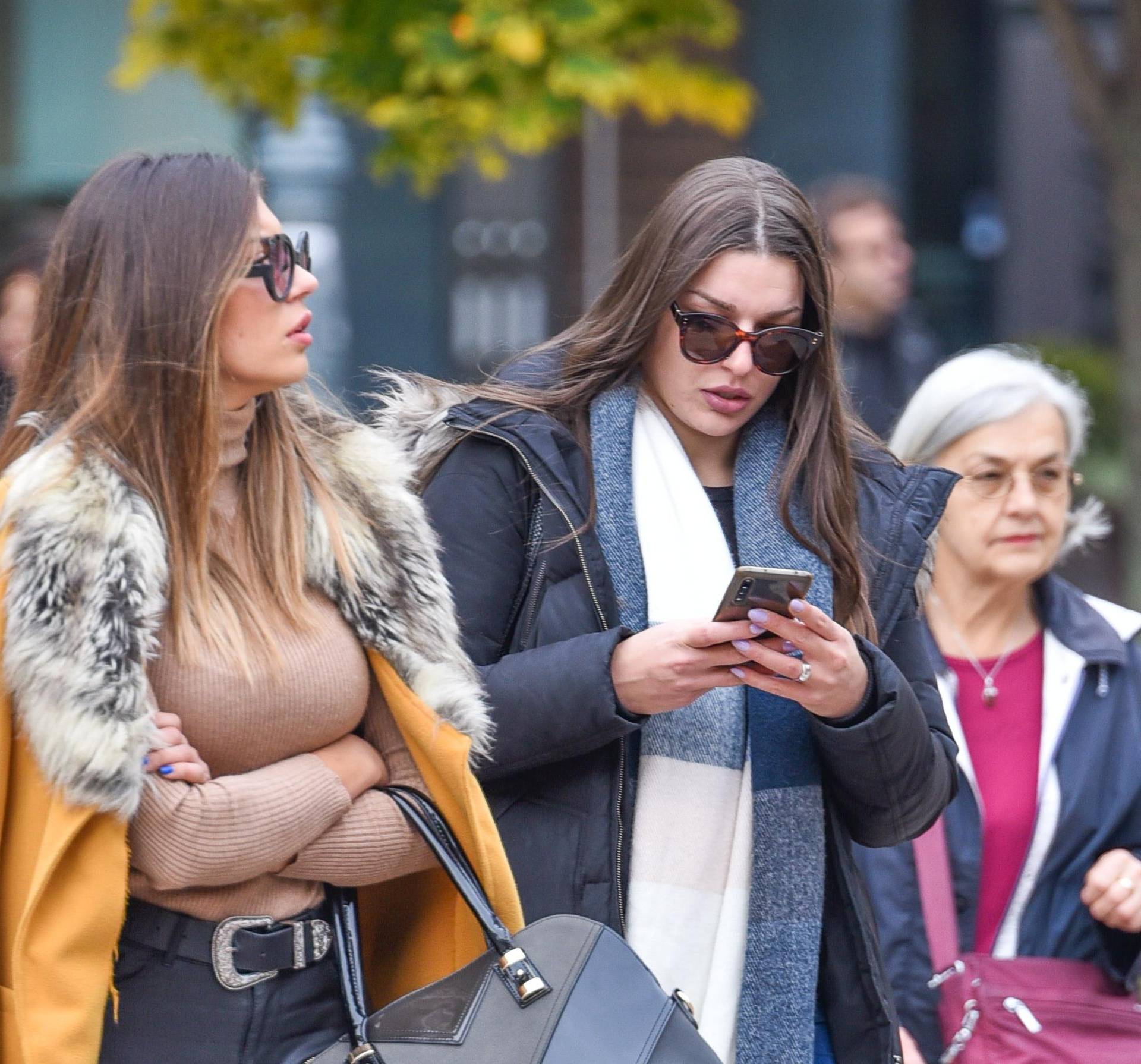 Zgodne brinete s Cvjetnog u stylish kombinacijama nisu mogle proći nezamijećeno