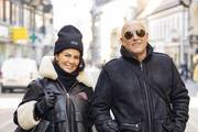 Cool par prošetao crnu od glave do pete i pokazao da monokromatski stajlinzi nikako nisu monotoni