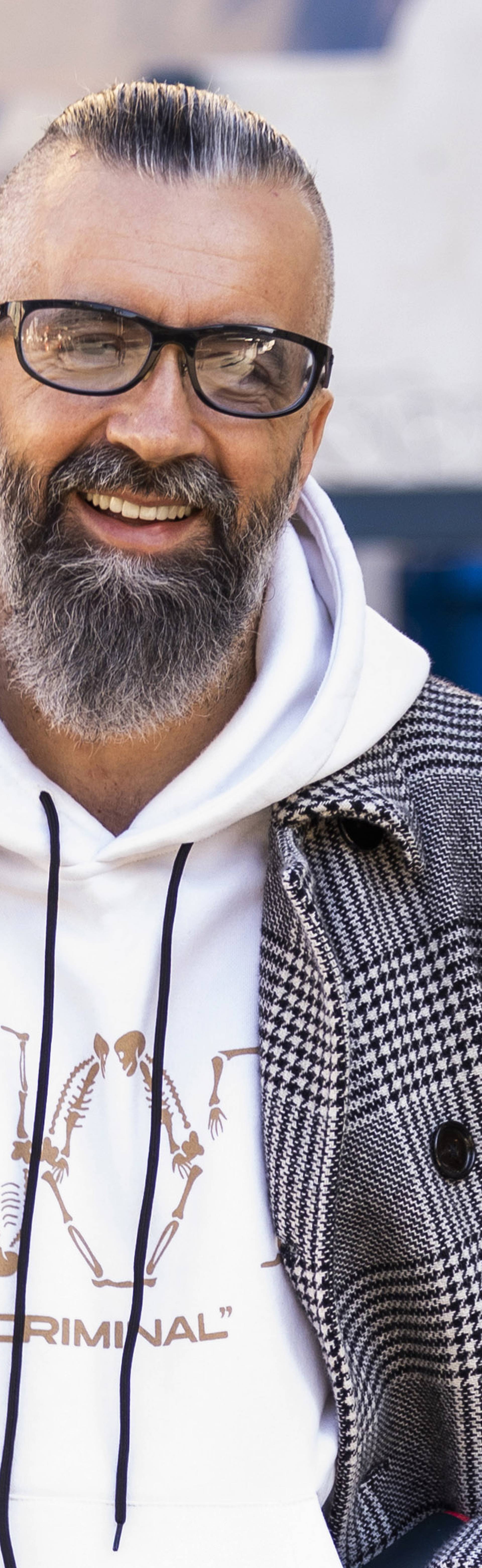 Ležeran, ali sasvim cool: Odličan look koji kombinira udobnost s modnim klasicima