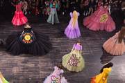 Haljine s potpisom brenda Viktor&Rolf su S-V-E što nam treba! Ne znamo koji nam natpis više odgovara