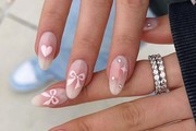 Coquette manikura: Nježni trend s mašnicama i biserima koji je zavladao društvenim mrežama