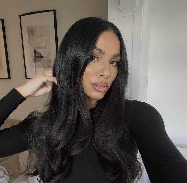 Obsidian smeđa nova je hit boja kose koja je sjajna opcija ako vam je već dosta popularne čokoladne nijanse