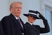 Melania i Donald Trump stigli su u Bijelu kuću: Buduća prva dama odabrala je odvažan stajling sa šeširom u glavnom fokusu