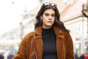 Obožavamo stil divne manekenke: Čak joj i omraženi model traperica izvrsno pristaje