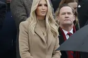 Ivanka i Melania Trump zablistale u chic kaputima: Jedna u bež s cvjetnim motivima, druga u klasičnom crnom