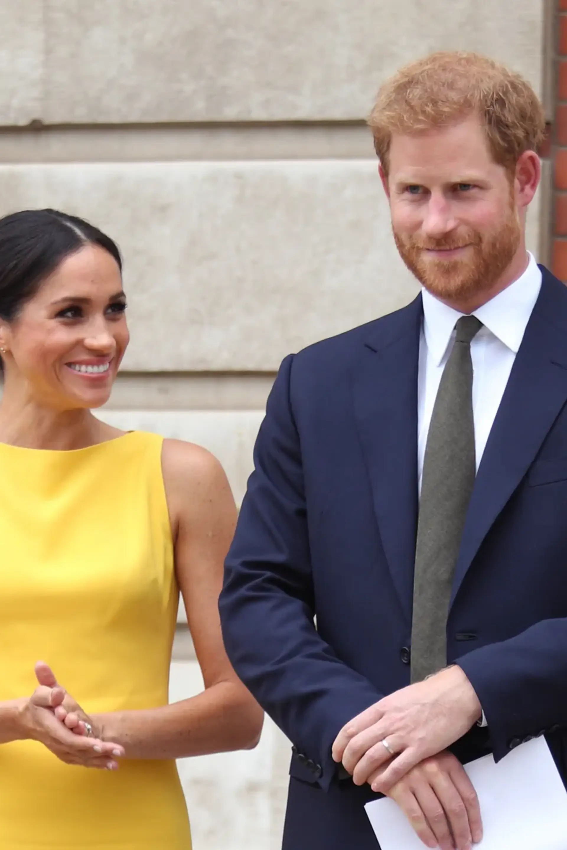 Meghan Markle iznenadila izborom: Umjesto klasičnih neutralnih nijansi odabrala je svoju omiljenu ljetnu boju