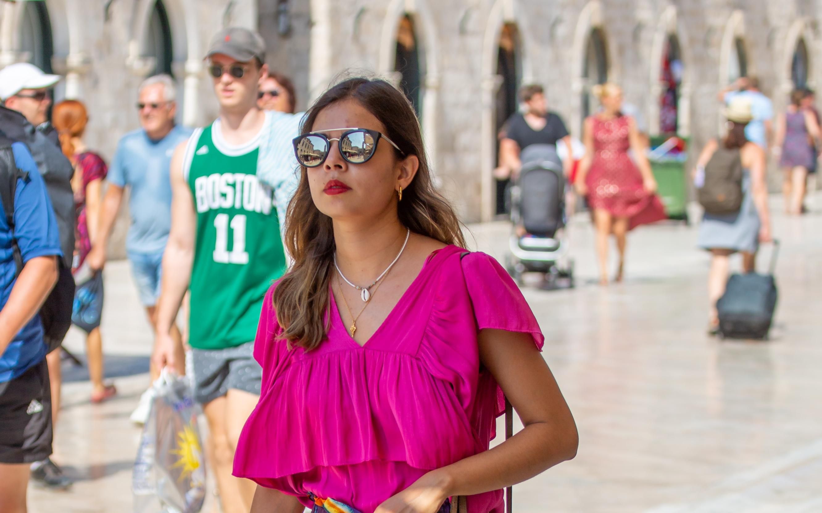 Efektne ljetne hlače, baš kao ove kakve nosi djevojka iz Dubrovnika, sve su što vam treba!