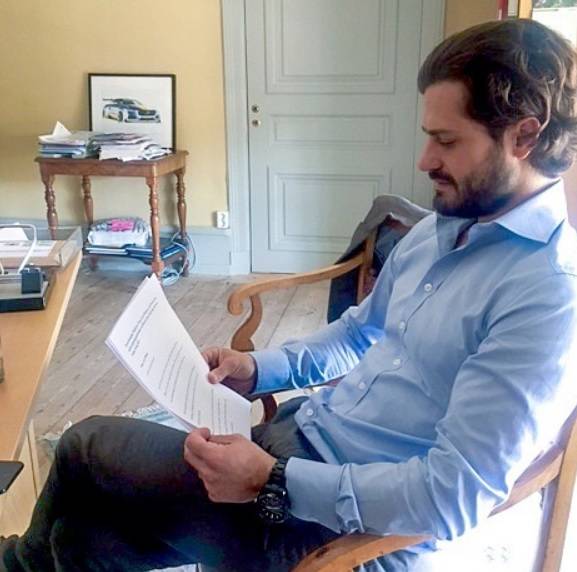 Nema samo britanska obitelj zgodne prinčeve: Švedski princ Carl Philip izgleda savršeno!