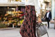Outfitima ove zgodne i uspješne dame uvijek se veselimo, a ovog puta pokazala je otkačen poslovni styling