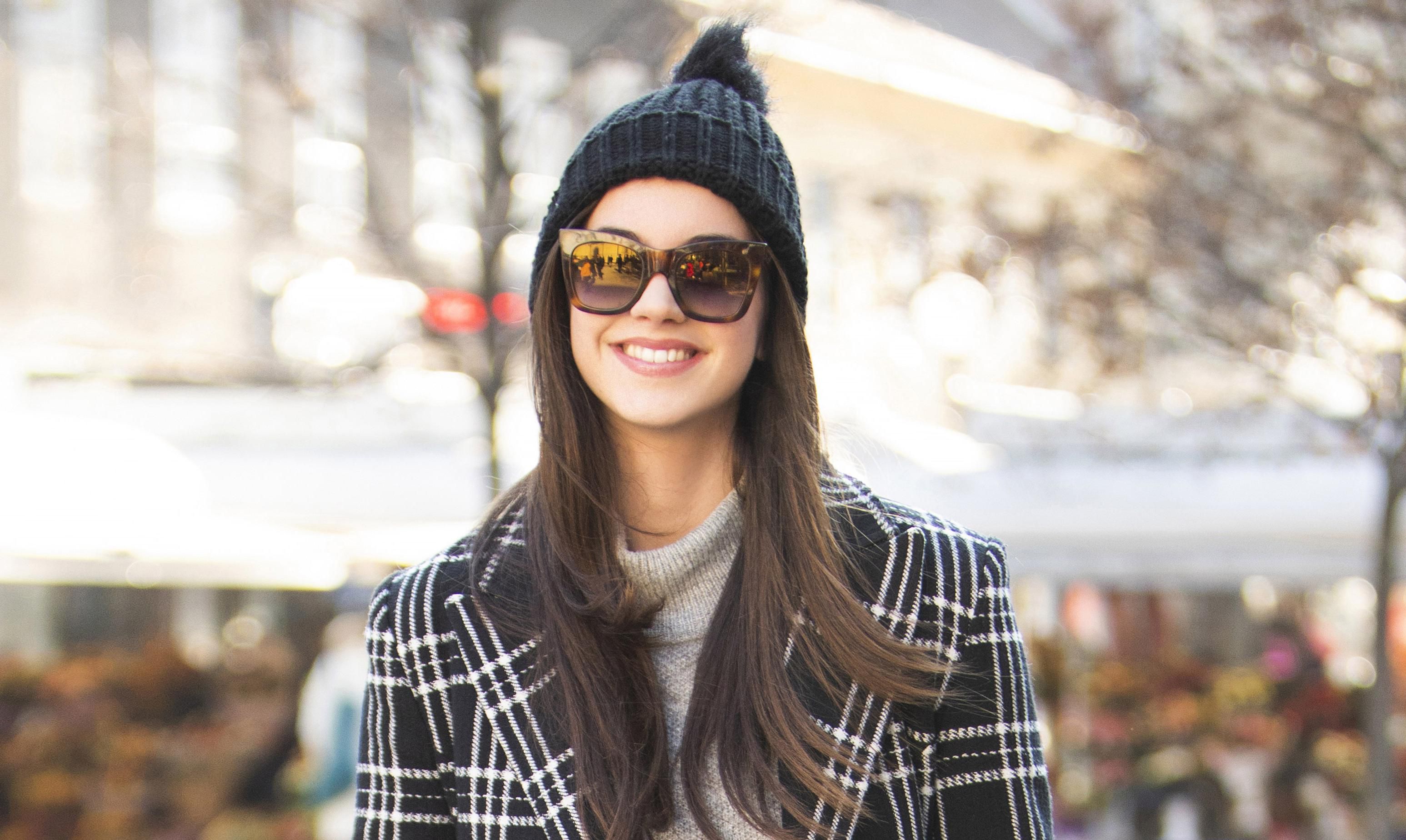 Studentica divnog osmijeha nosi čizme koje su već sezonama najpopularnije među trendsetericama