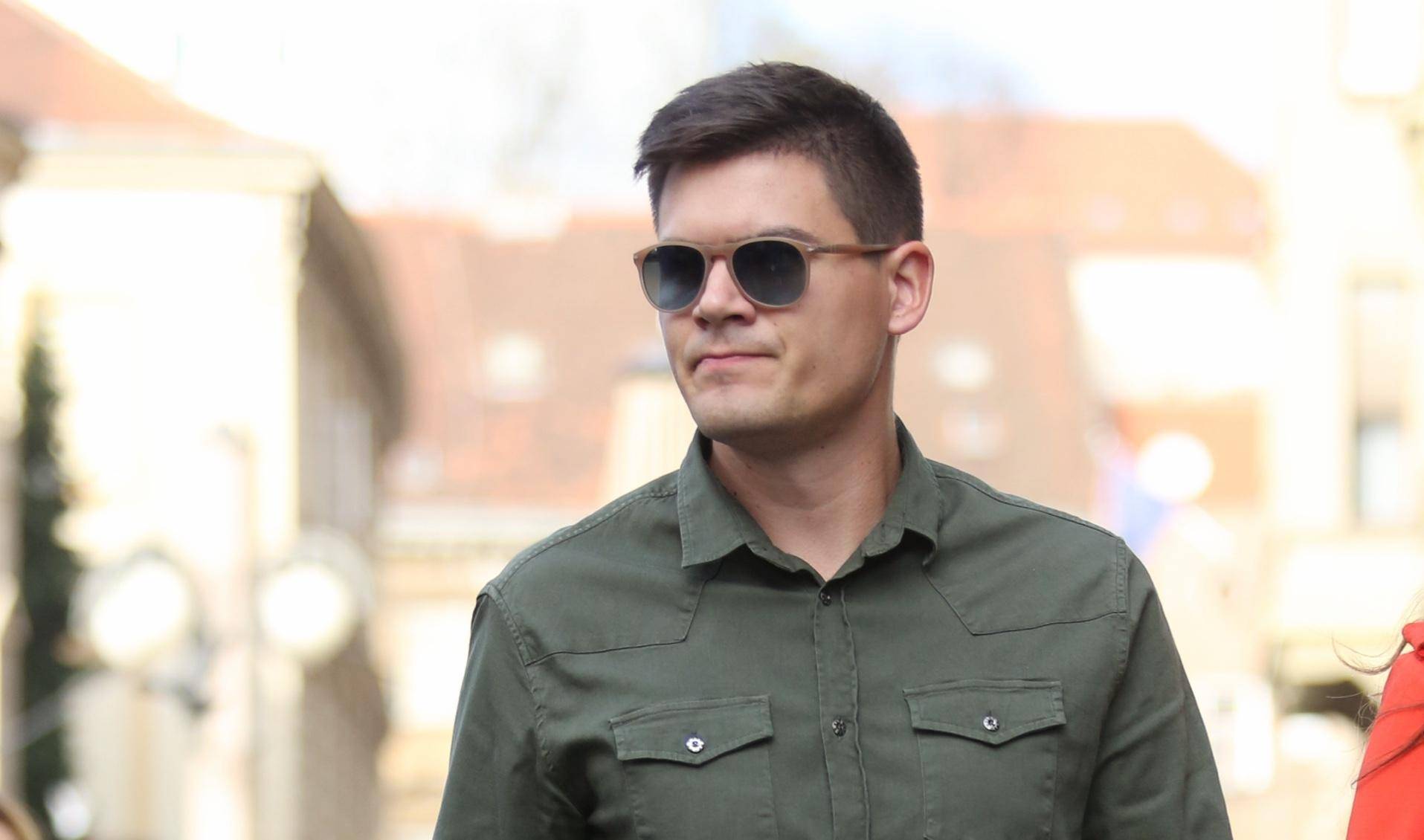 Ovo je frajer za kojim su se u centru grada okretale sve žene!