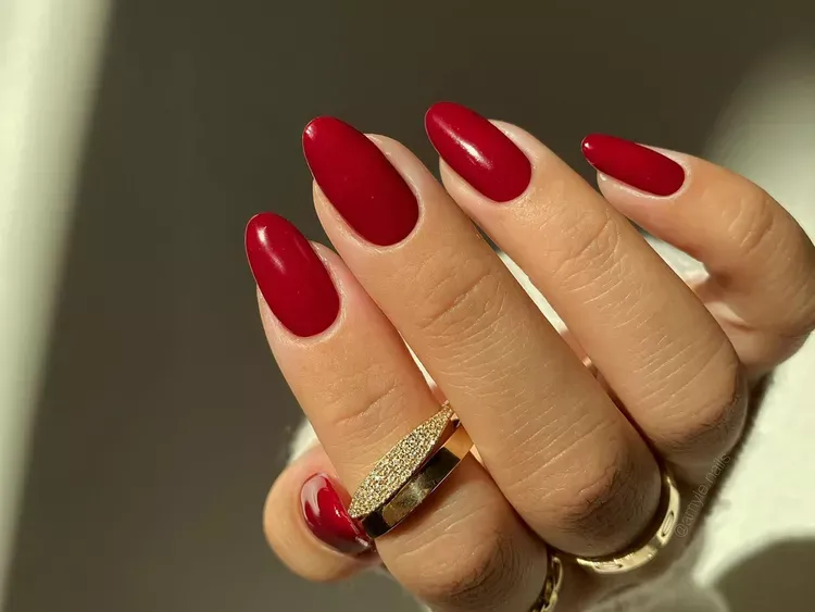 Cranberry nails jedni su od najljepših crvenih manikura koje nosimo ovih dana