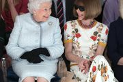 Kraljica Elizabeta II u prvom redu na modnoj reviji - pokušaj spašavanja Londonskog tjedna mode? 
