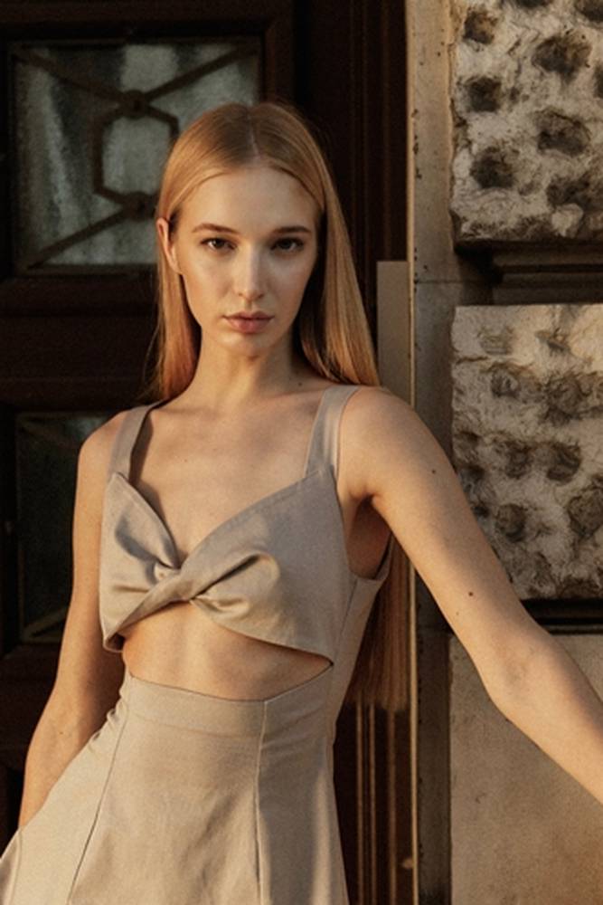Elegancija okupana suncem: Nova Anovi kolekcija u zlatnom splitskom zalasku
