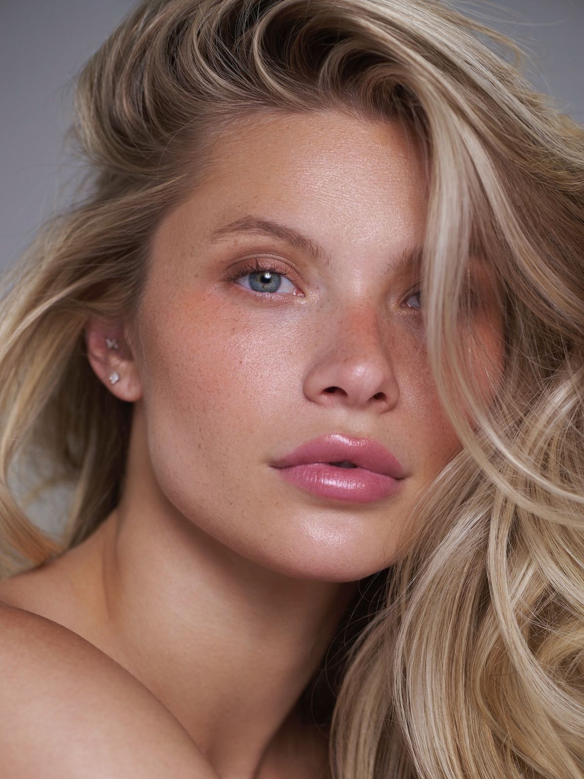 Mliječna kiselina hit je u beauty svijetu: Dermatološki favorit koji briše sivilo s kože i vraća joj sjaj