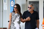 Amal i George Clooney oduševili u savršeno usklađenim outfitima: Ona u chic haljini i hit cipelama, on u prugastim hlačama