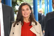 Kraljica Letizia prihvatila je jesenske nijanse u ciglasto crvenoj Ferragamo haljini