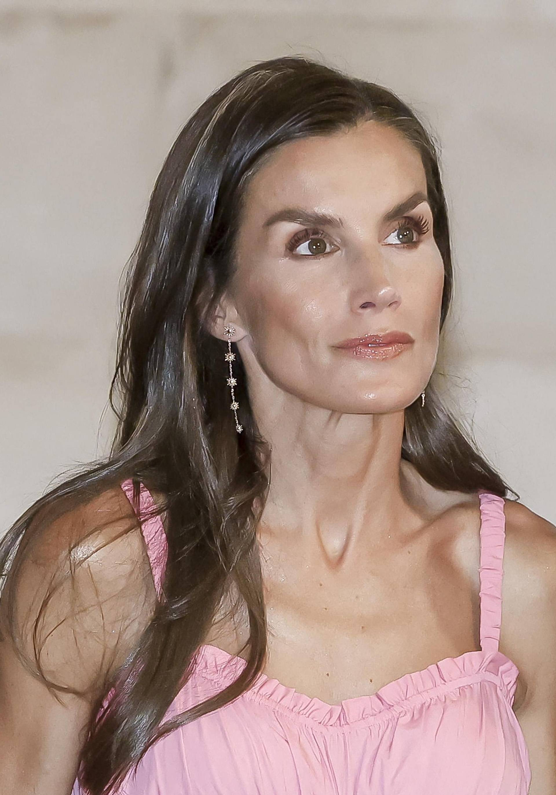 Kraljica Letizia ima sjajnu modnu formulu za ljeto: Efektna ružičasta haljina i cipele koje su hit već godinama