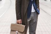 Gucci cipele i Hermès torba na ovom stylish frajeru izgledaju savršeno!