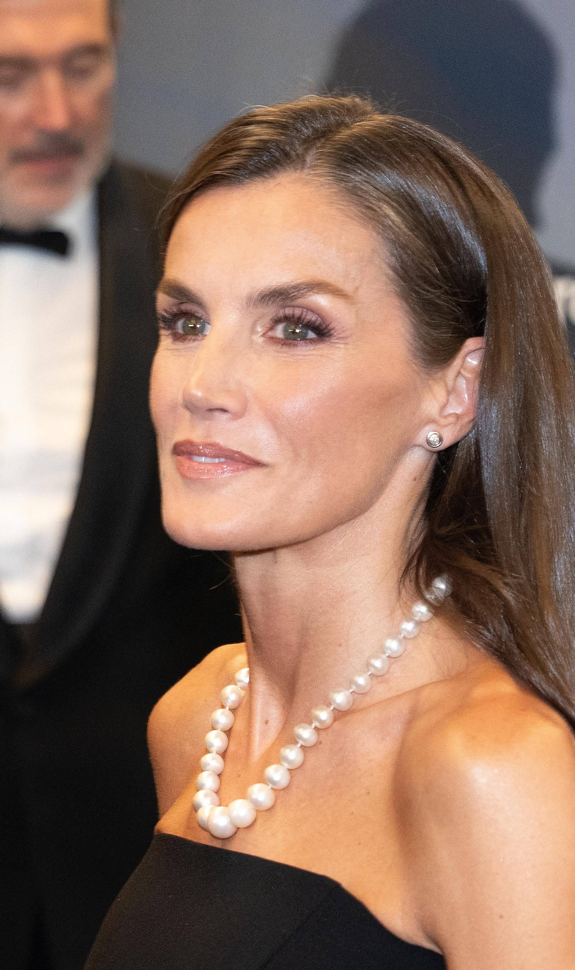 Kraljica Letizia zablistala u jednom od svojih najelegantnijih izdanja: Povijesni set bisera sve je bacio u drugi plan