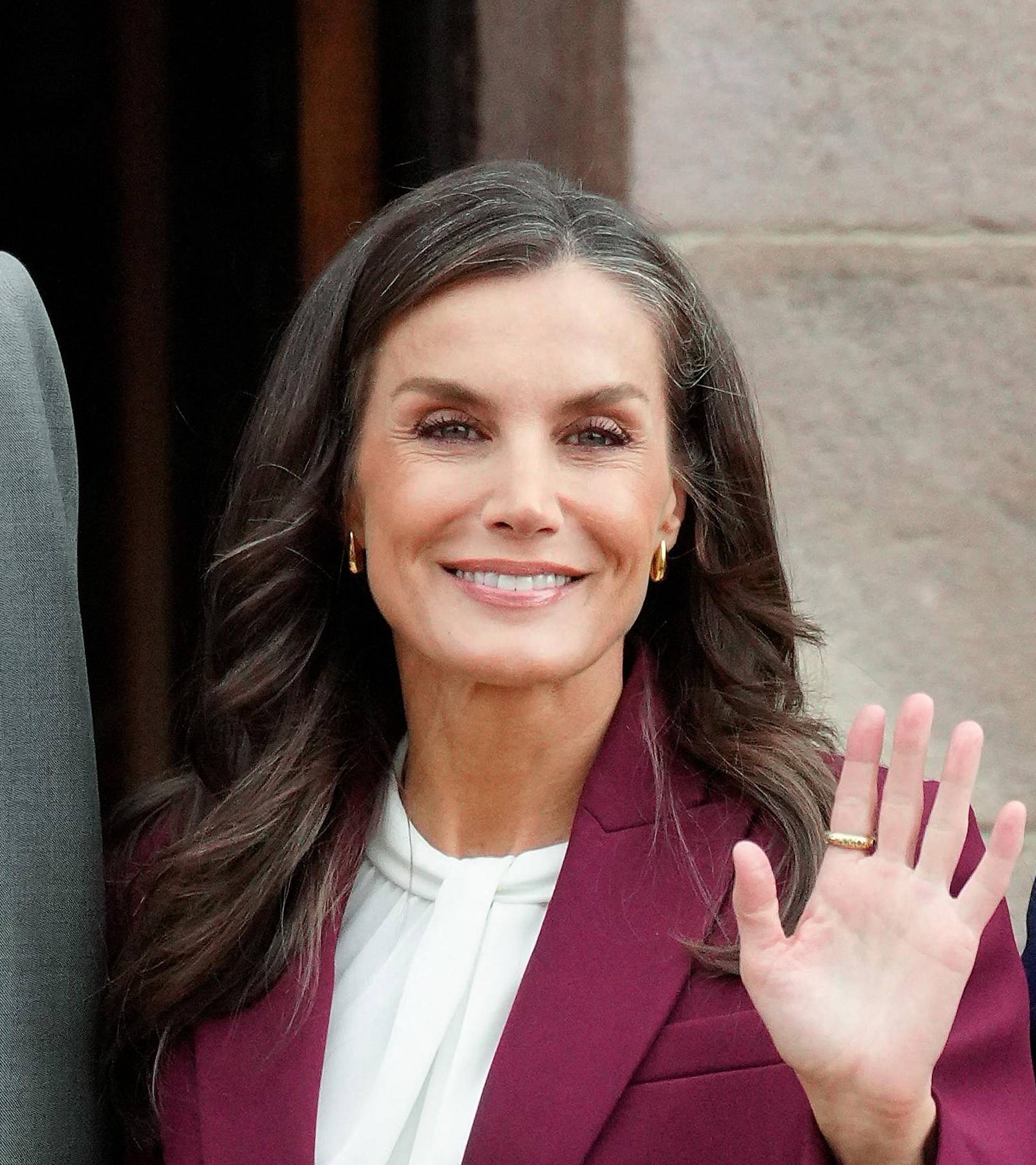 Kraljica Letizia ponovno briljira: Nosi genijalno odijelo koje ćemo rado prepisati ovih toplih dana