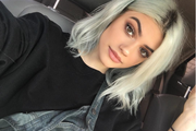 Je li ovo dvojnica Kylie Jenner i Lucy Hale? 