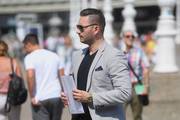 Ovaj frajer je toliko cool da čak ima i cool vezice na cipelama