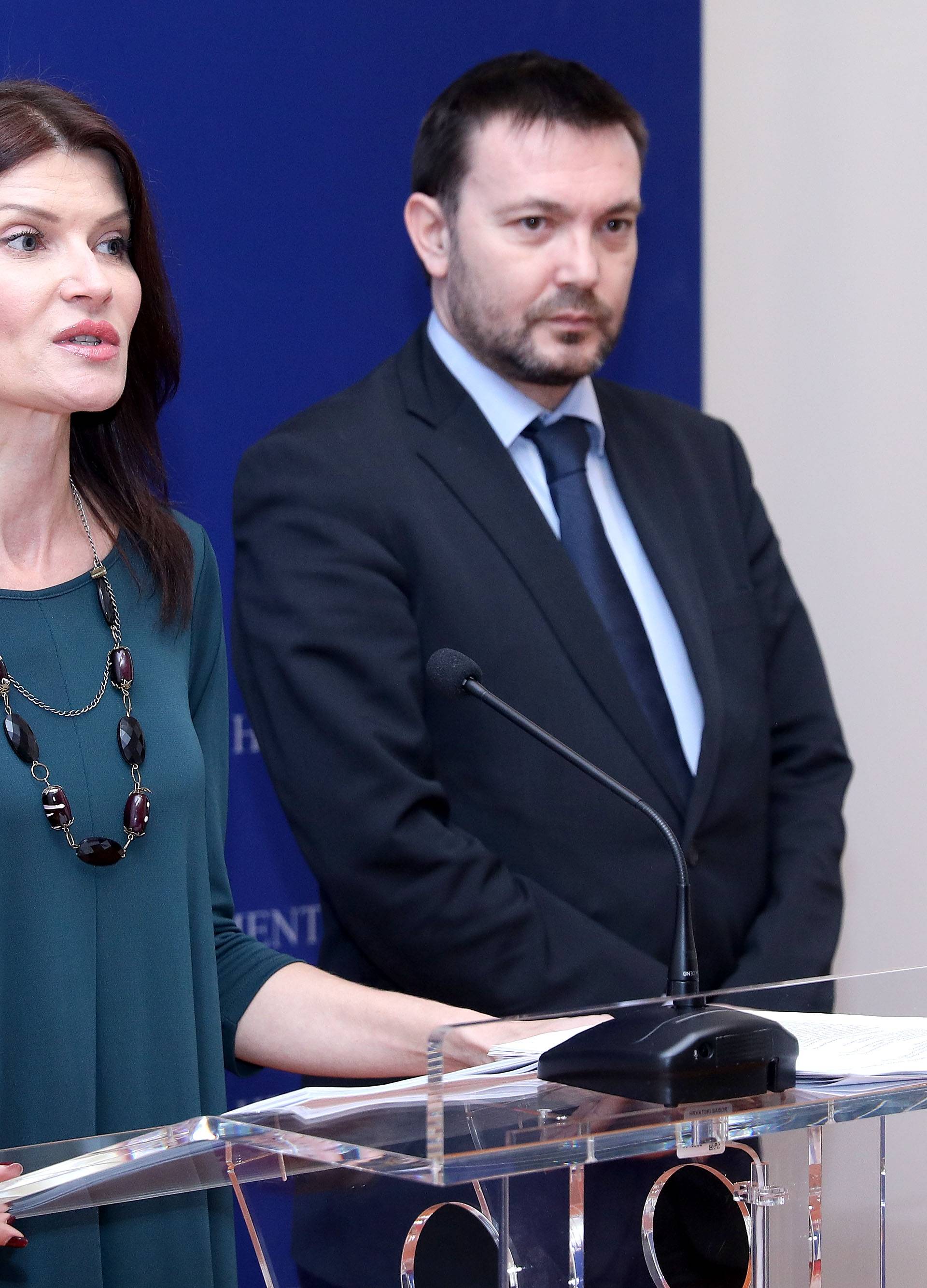 Modna savjetnica: "Glasovac zna kako nositi haljinu netipičnu za sabor jer je dobro kombinira i bira dobre materijale"