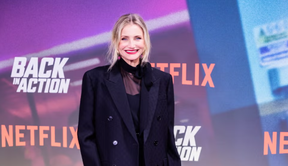 Prvi put nakon pet godina Cameron Diaz vratila se na crveni tepih u crnom od glave do pete