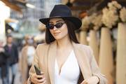Zgodnoj brineti odlično pristaje spoj minice i čizama: 'Volim sportski stil, ali češće sam u elegantnom'
