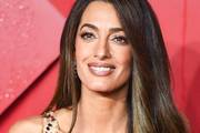 Amal Clooney na crvenom tepihu zabljesnula je u Versace haljini punoj metalik šljokica