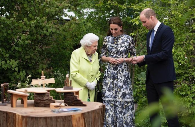 Kate Middleton i dalje vjerna omiljenim sandalama koje mnogi obožavaju, a kraljica ih navodno - ne podnosi!