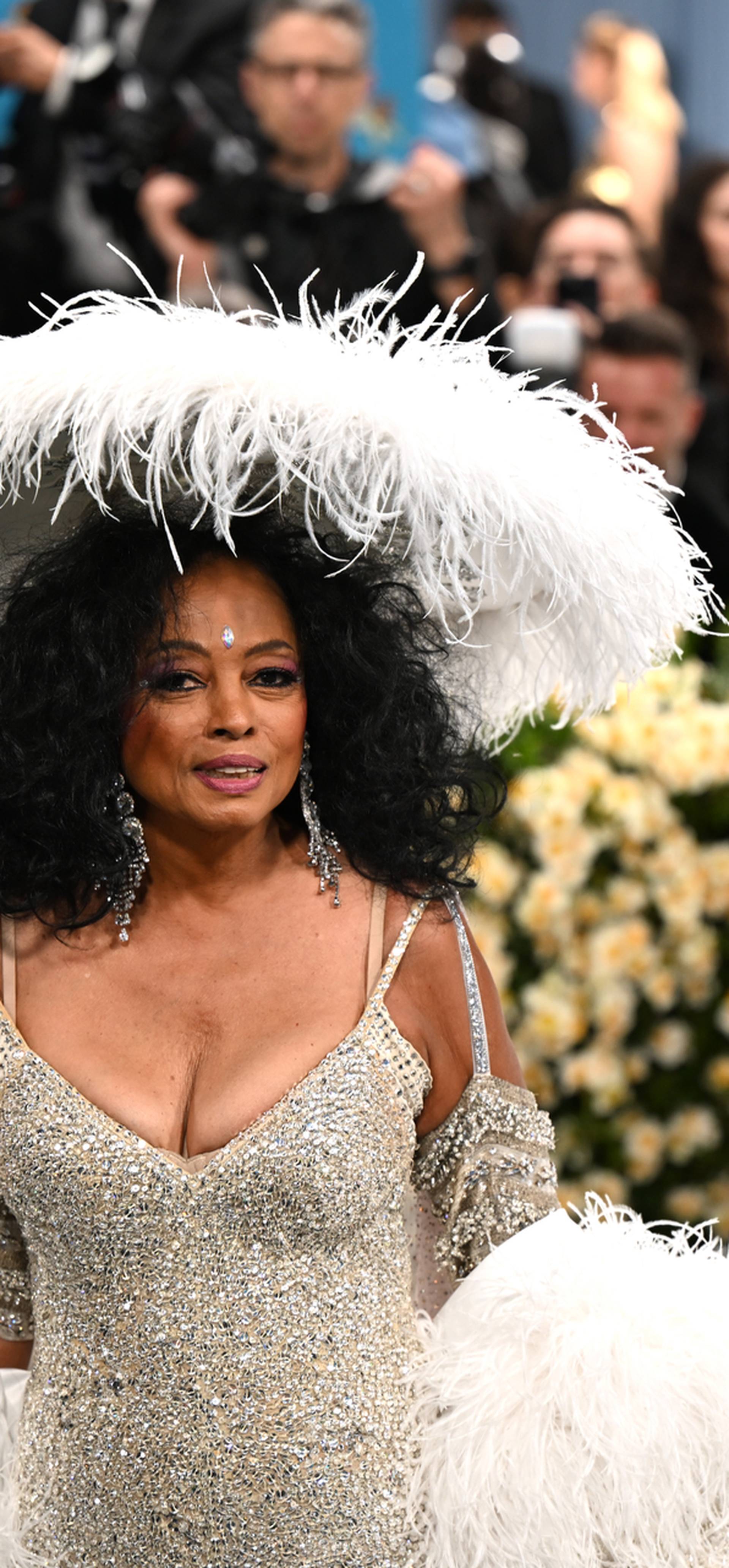 Nakon više od 20 godina vratila se na Met Galu: Diana Ross oduševila je u haljini posvećenoj obitelji