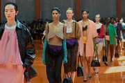 Ljepota svakodnevnog odijevanja: Prada za proljeće razvija basic komade kao konceptualnu modnu priču