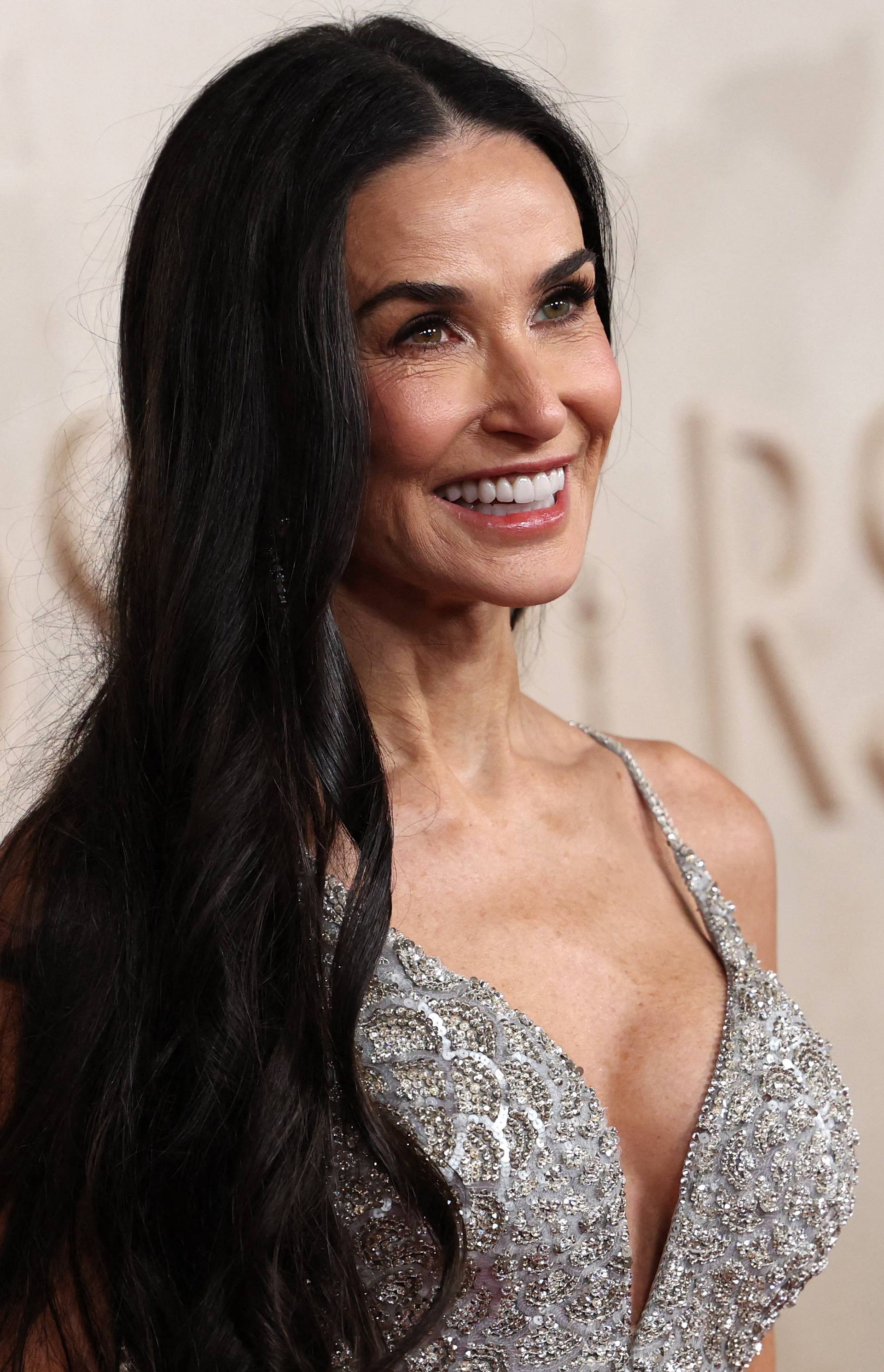 Demi Moore zablistala u besprijekornoj Giorgio Armani Privé haljini na dodjeli Oscara