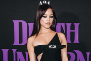 Jenna Ortega zablistala je u crnoj haljini u kojoj su glavnu riječ vodili efektni cut-out detalji