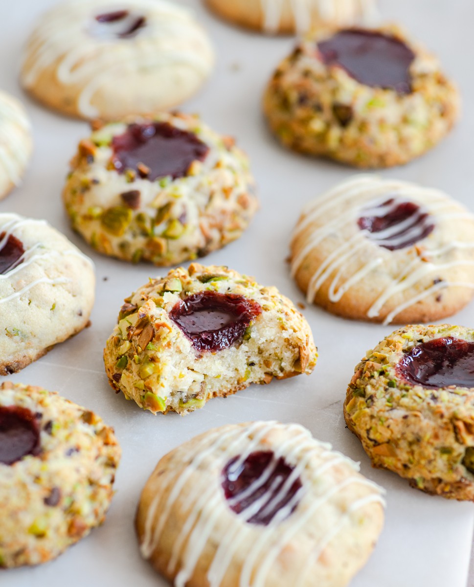 Najfiniji keksići s pistacijom, bijelom čokoladom i malinama koje ćete peći cijelu zimu