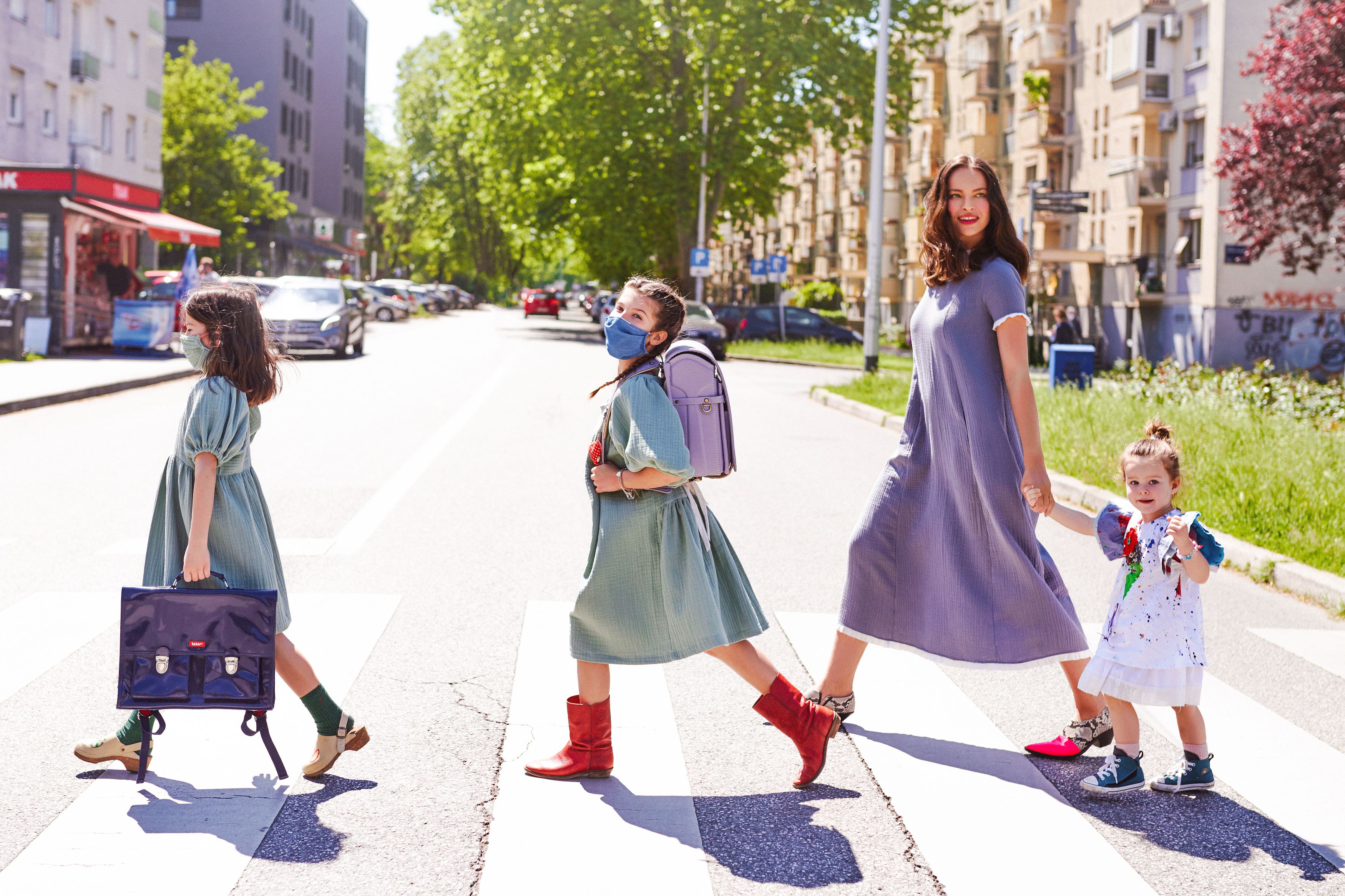 Pogledajte divnu modnu kampanju koju je Ljupka Gojić Mikić snimila s kćerima na zagrebačkoj Knežiji