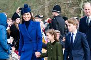 Kate Middleton za Božić je odabrala prekrasnu kraljevsko plavu kombinaciju s elegantnim modnim dodacima