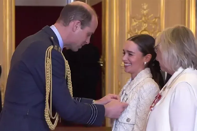 Princ William odao je počast glumici serije Igre prijestolja Emilji Clarke i njezinoj majci Jennifer za dobrotvoran rad