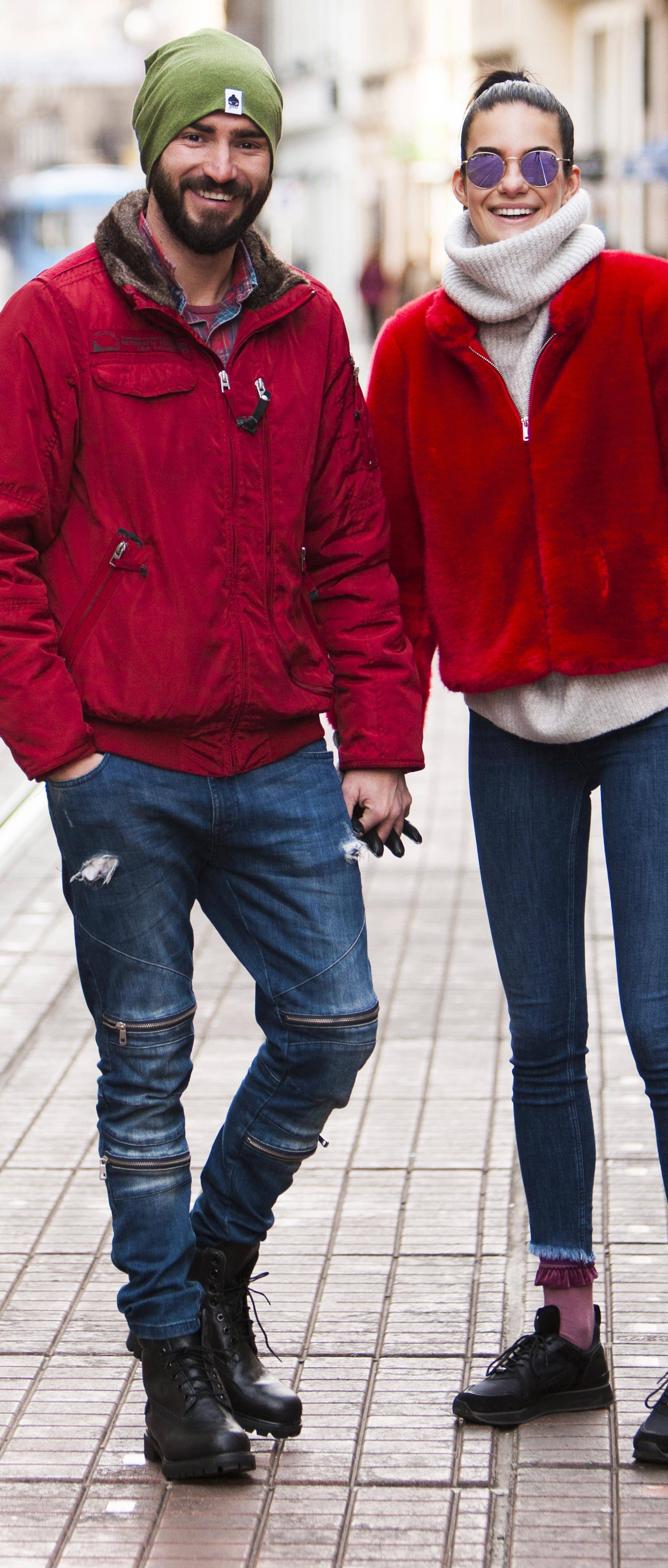Sjetili smo se prekrasnog para: Oni su svojim outfitima odlučili izraziti osjećaje - crveno za ljubav, naravno! 