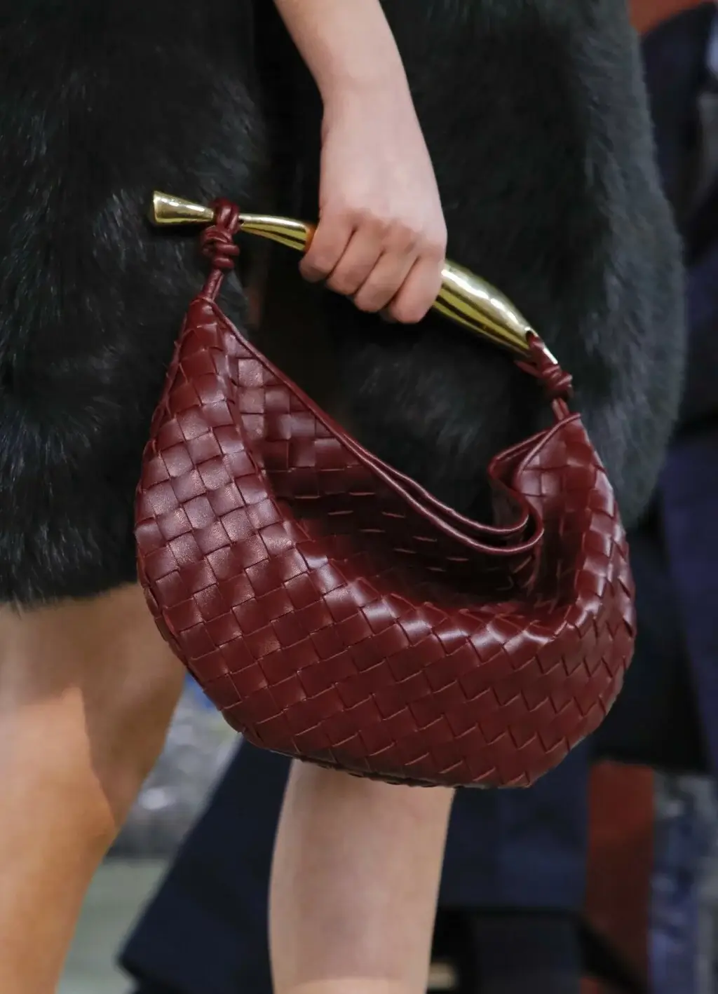 Legendarni talijanski brend Bottega Veneta obilježava 50 godina kultnog uzorka Intrecciata
