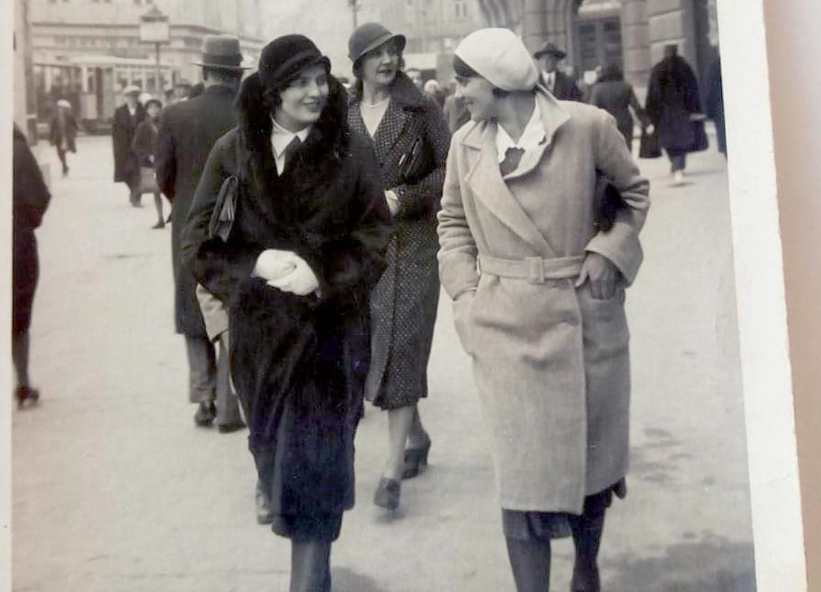 Pogledajte fantastičnu fotografiju iz 1931.: Oduševili su nas stil i modna usklađenost predivnih dama