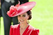 Kate Middleton izgleda nevjerojatno u crvenoj kombinaciji kojoj ne možemo pronaći nijednu manu