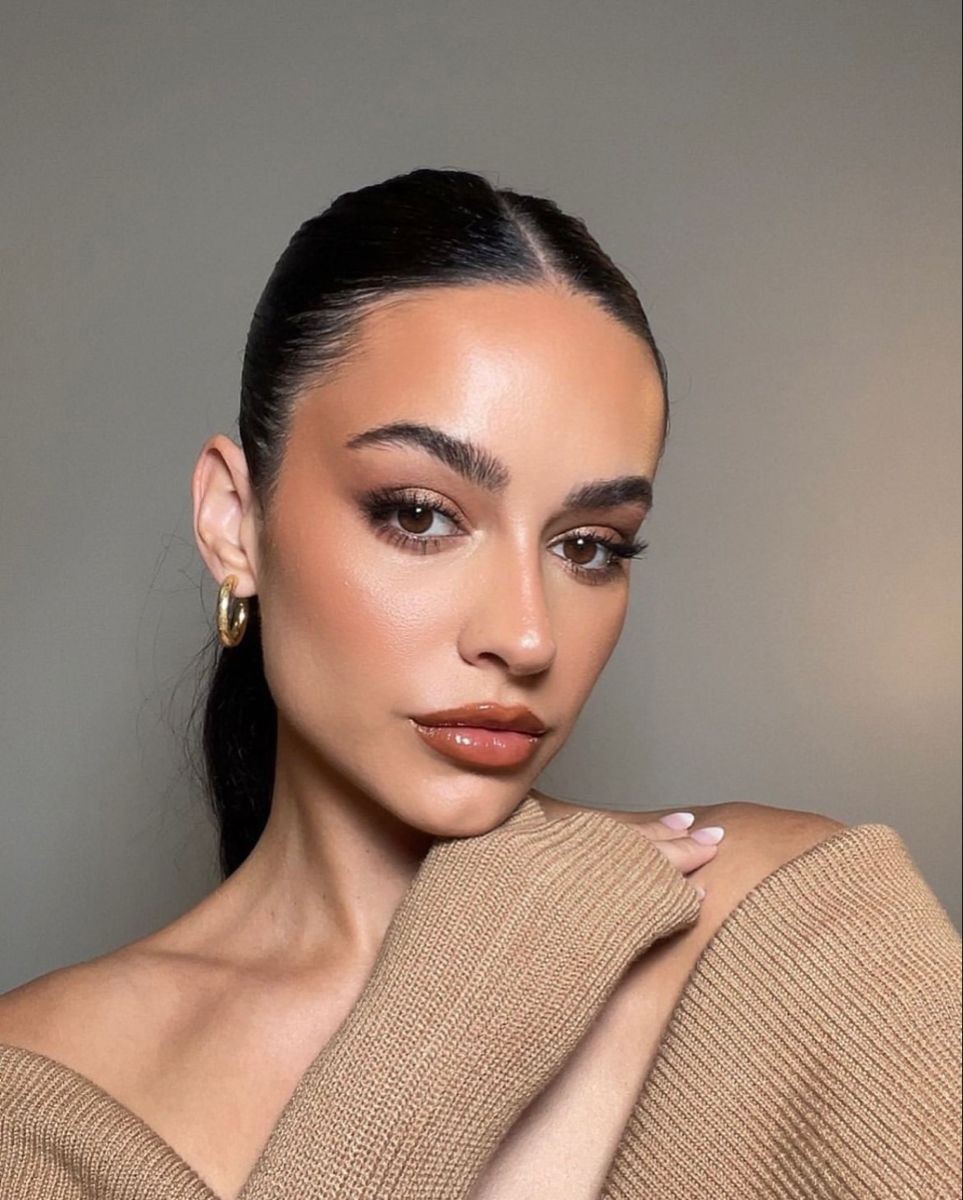 Ne znate kako konturirati lice? Zaboravite na teške slojeve, tehnika 'soft sculpt' pruža prirodno definiranu siluetu