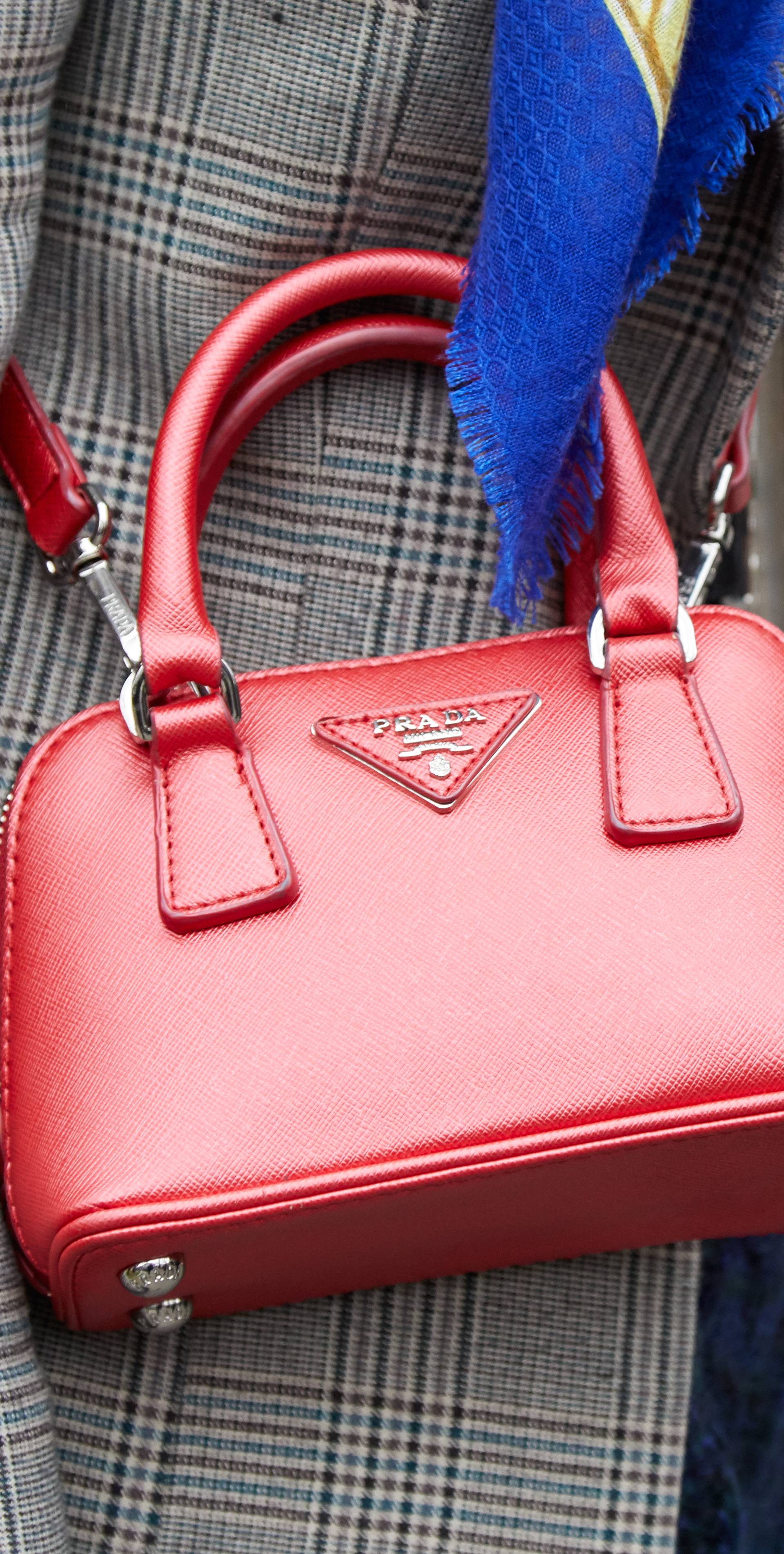 Kako u par koraka prepoznati lažnu Prada torbu: Mini vodič kroz šavove, logotip, materijale te način izrade
