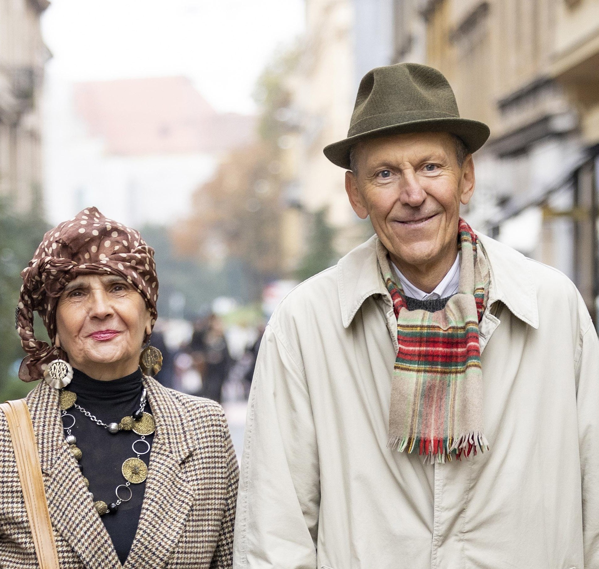 Simpatičan par u bezvremenskoj eleganciji: 'Ove kombinacije odgovaraju jesenjem ugođaju i našim karakterima'